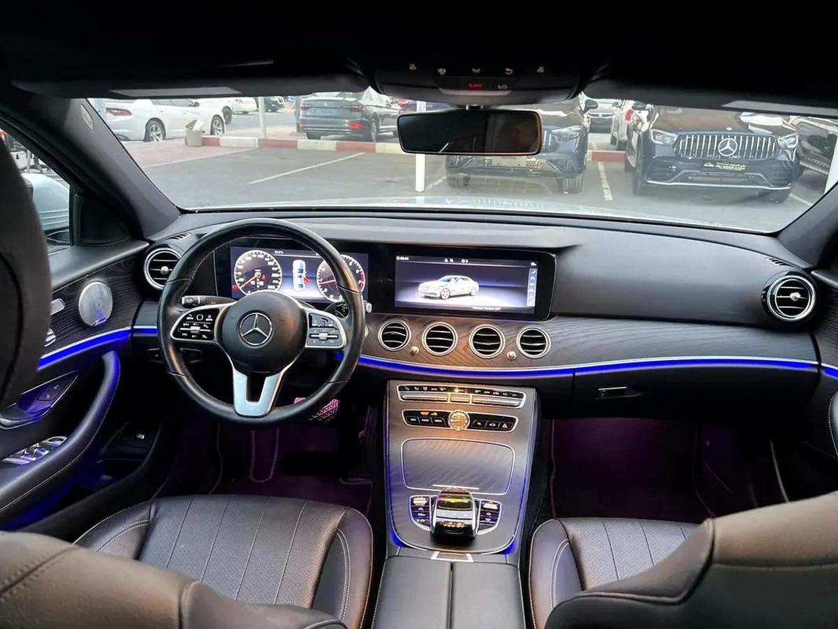 Mercedes-Benz E-Class E 300 2019 - American Specs-3-3