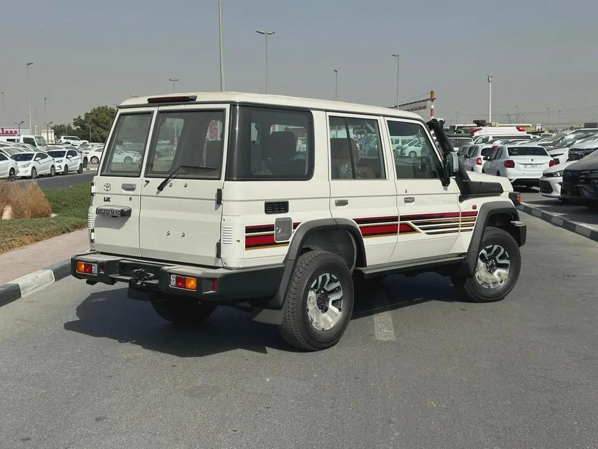 2025 Toyota Land Cruiser 70 LX - GCC Specs - Brand New!-2-2