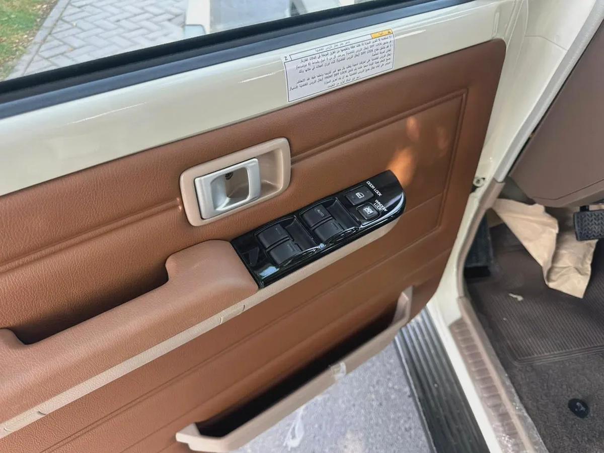2025 Toyota Land Cruiser 70 LX - GCC Specs - Brand New!-5-5