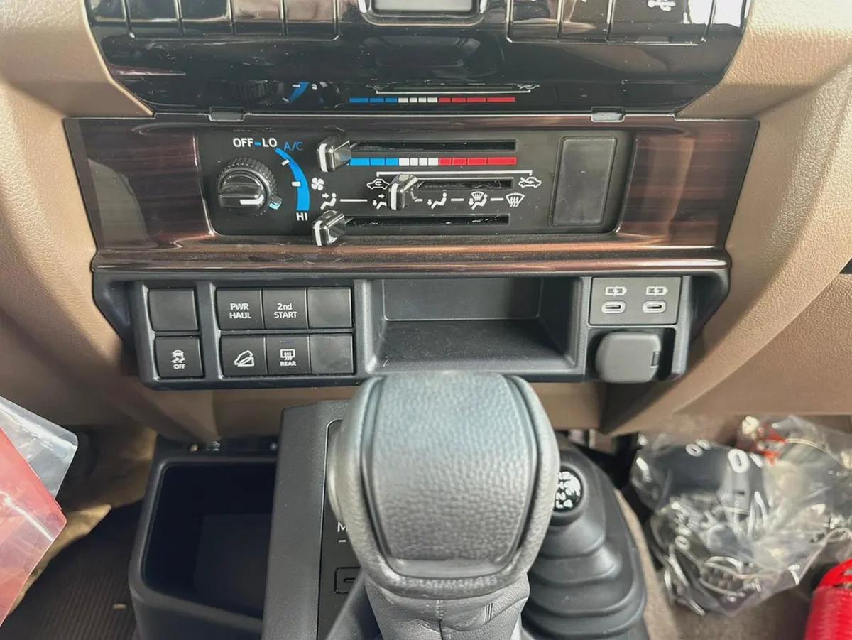 2025 Toyota Land Cruiser 70 LX - GCC Specs - Brand New!-10-10