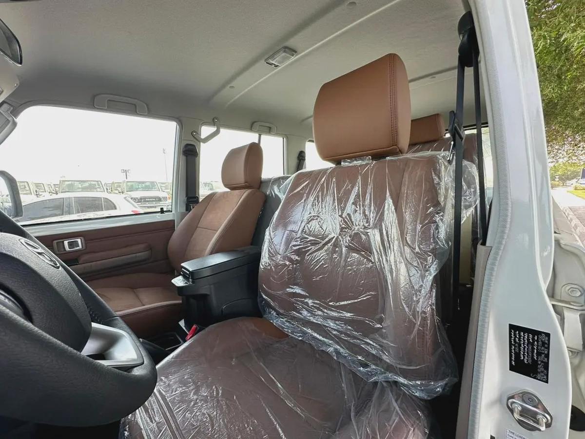 2025 Toyota Land Cruiser 70 LX - GCC Specs - Brand New!-11-11