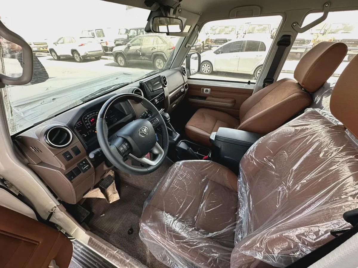 2025 Toyota Land Cruiser 70 LX - GCC Specs - Brand New!-12-12