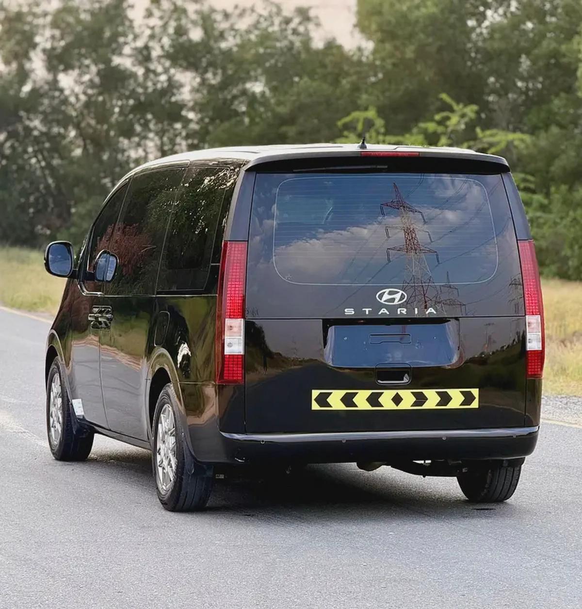 Hyundai Staria Luxury 2022 - Korean Specs - Excellent Condition-4-4