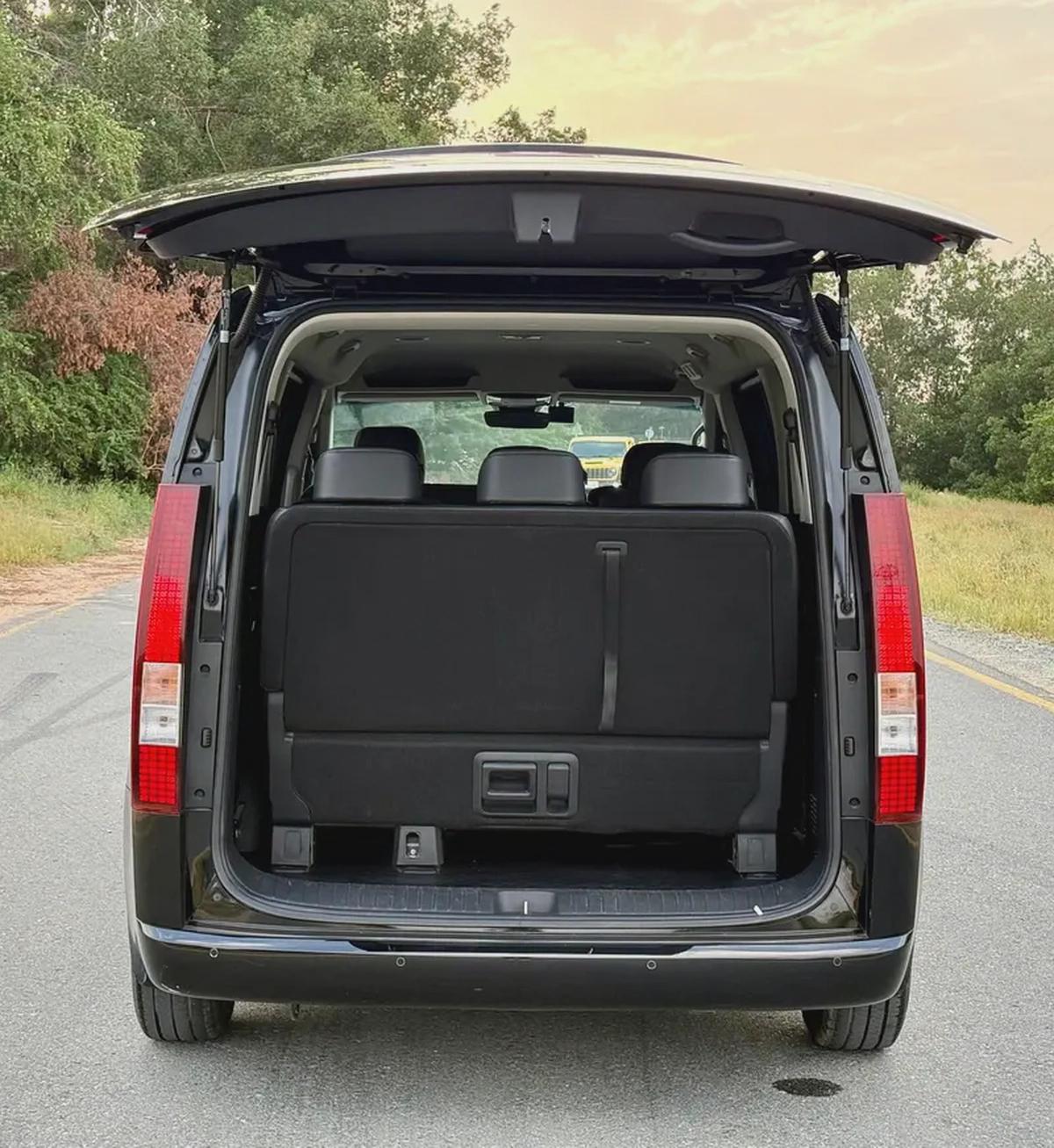 Hyundai Staria Luxury 2022 - Korean Specs - Excellent Condition-5-5