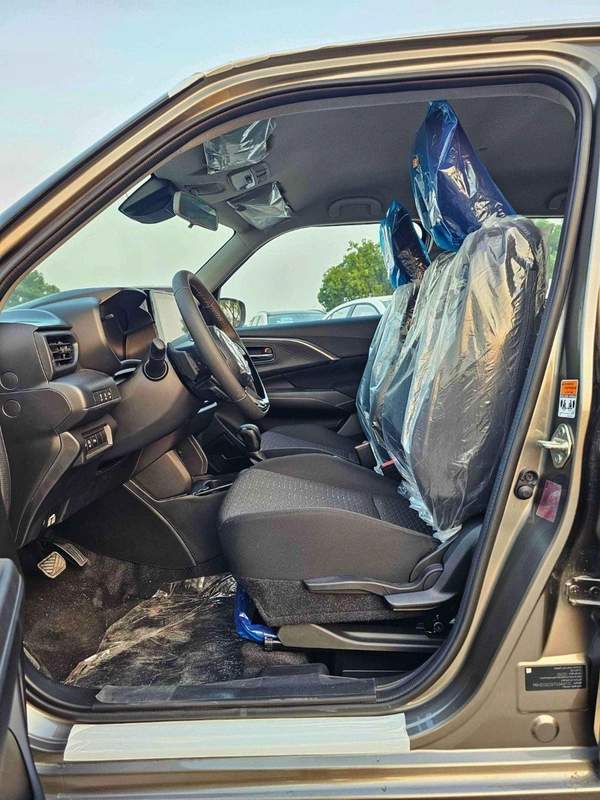 Suzuki Swift GLX WITH RADAR / 1.2L V4 PETROL / PUSH START / DVD CAMERA (CODE # GLXR)