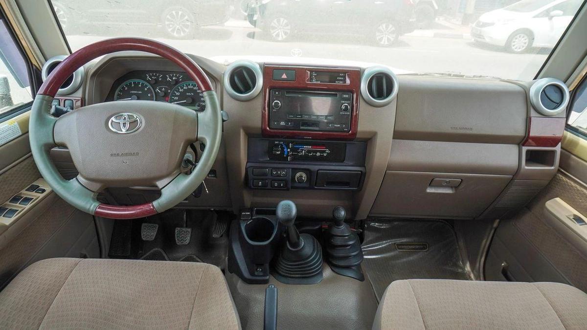 Toyota Land Cruiser Pick Up 4.0L-8-8
