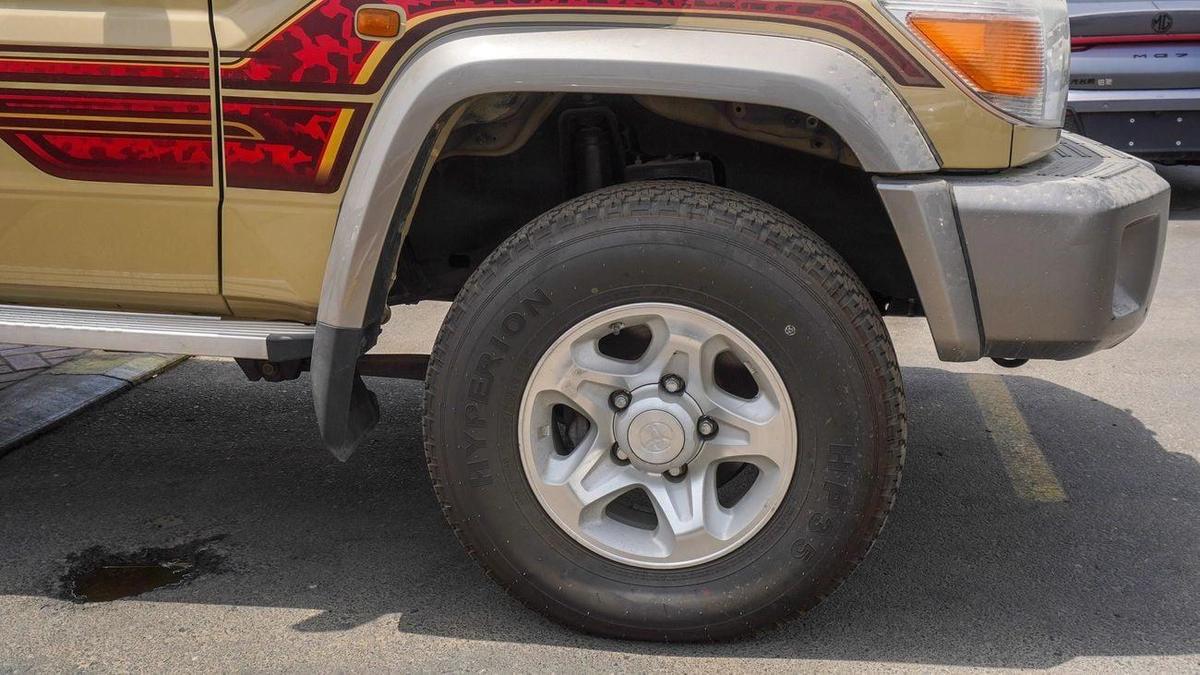 Toyota Land Cruiser Pick Up 4.0L-16-16