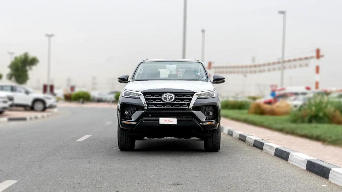 2026 Toyota Fortuner VX 4.0L AT Petrol (Black-Tan)-1-1