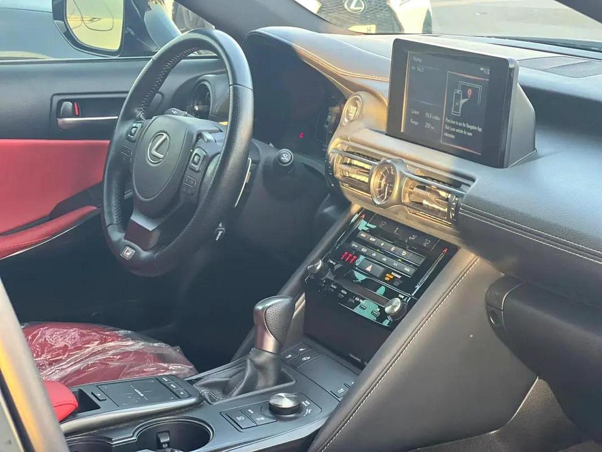 Lexus is350 f-sport Model 2024-4-4