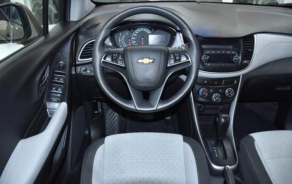 Chevrolet Trax LT ( 2019 Model ) in Brown / Beige Color GCC Specs