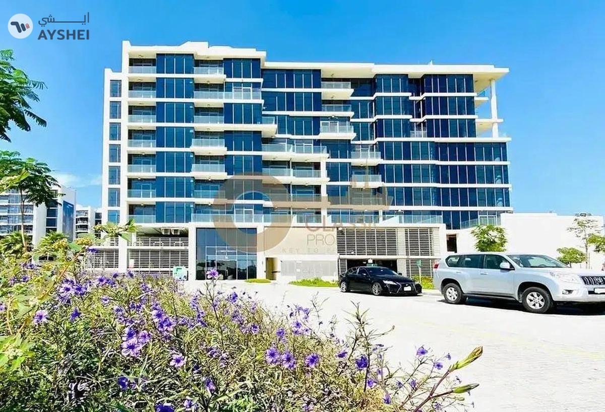 Large Studio | Fitted Kitchen | Park view-0-landscape