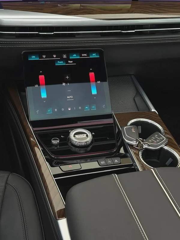 Cadillac Escalade 600model 2025 import from Korea original paint كاديلاك اسكاليد 600 موديل 2025