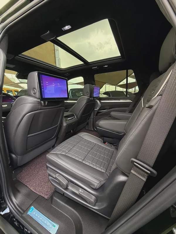 Cadillac Escalade 600model 2025 import from Korea original paint كاديلاك اسكاليد 600 موديل 2025