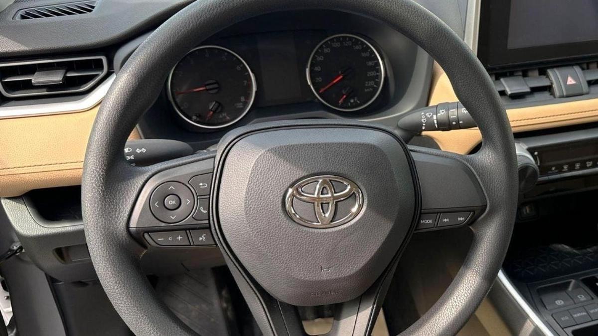 Toyota RAV4 RAV4 2.0L 2WD AT LE-7-7