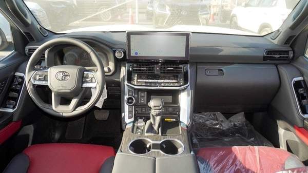 Toyota Land Cruiser Toyota Land Cruiser VXR 3.5L Twin Turbo Model 2026