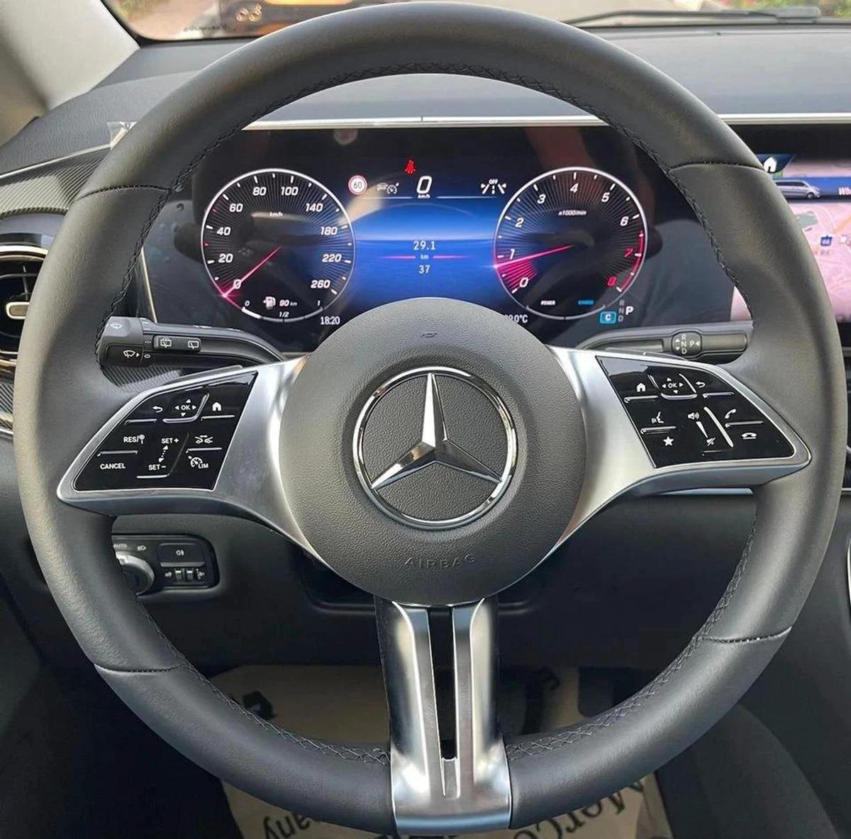 Mercedes-Benz V 300 5 years Warranty 2025 GCC -16-16