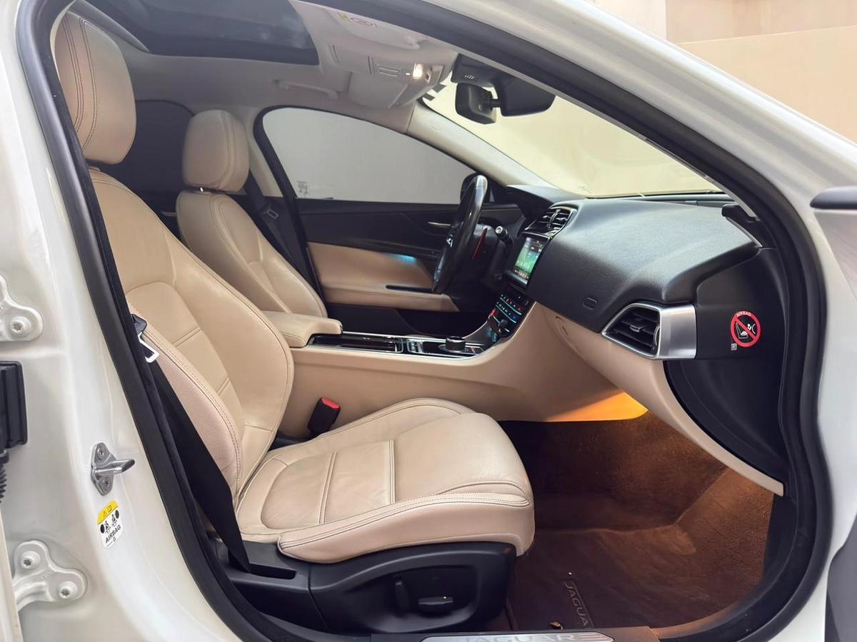 Gulf Specs 2018 JAGUAR XE 20t 2.0Litre Turbo-Charged (Agency Maintained)-9-9