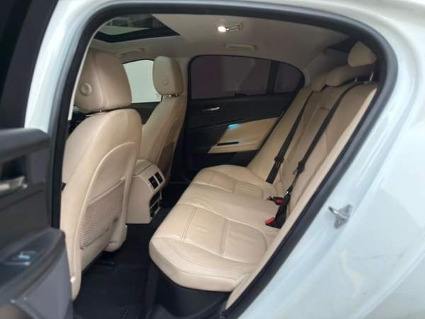 Gulf Specs 2018 JAGUAR XE 20t 2.0Litre Turbo-Charged (Agency Maintained)