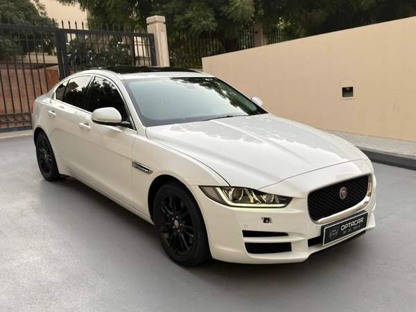 Gulf Specs 2018 JAGUAR XE 20t 2.0Litre Turbo-Charged (Agency Maintained)