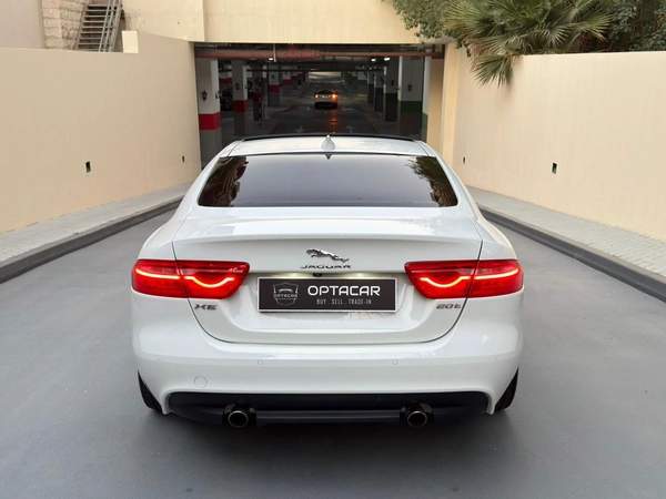 Gulf Specs 2018 JAGUAR XE 20t 2.0Litre Turbo-Charged (Agency Maintained)