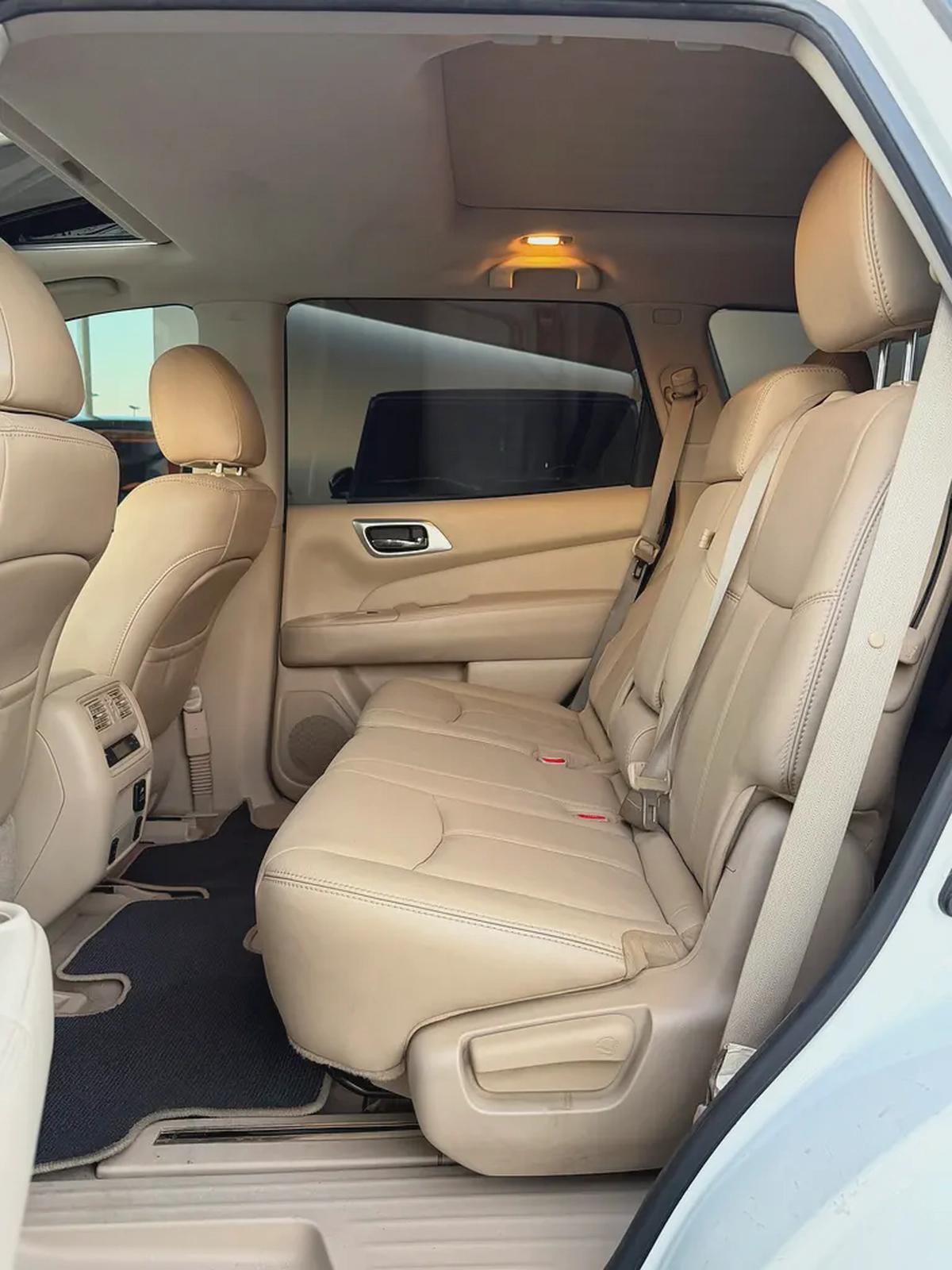 Nissan Pathfinder Platinum-8-8