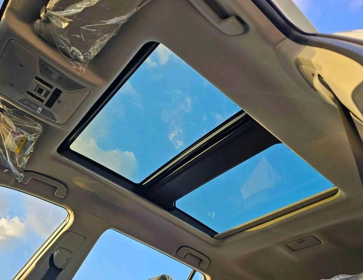 Toyota RAV4 ADVENTURE CVT FLAGHSIP / RADAR, PANORAMIC ROOF, LEATHER WITH POWER SEAT (CODE # RA-6-6