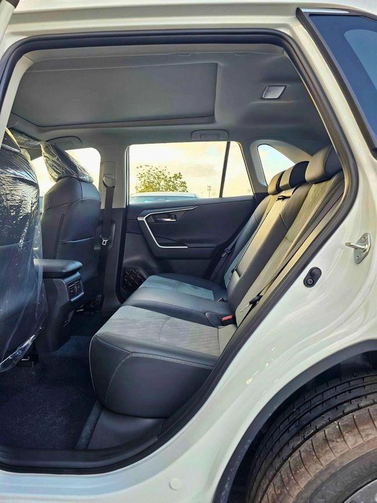 Toyota RAV4 ADVENTURE CVT FLAGHSIP / RADAR, PANORAMIC ROOF, LEATHER WITH POWER SEAT (CODE # RA-5-5