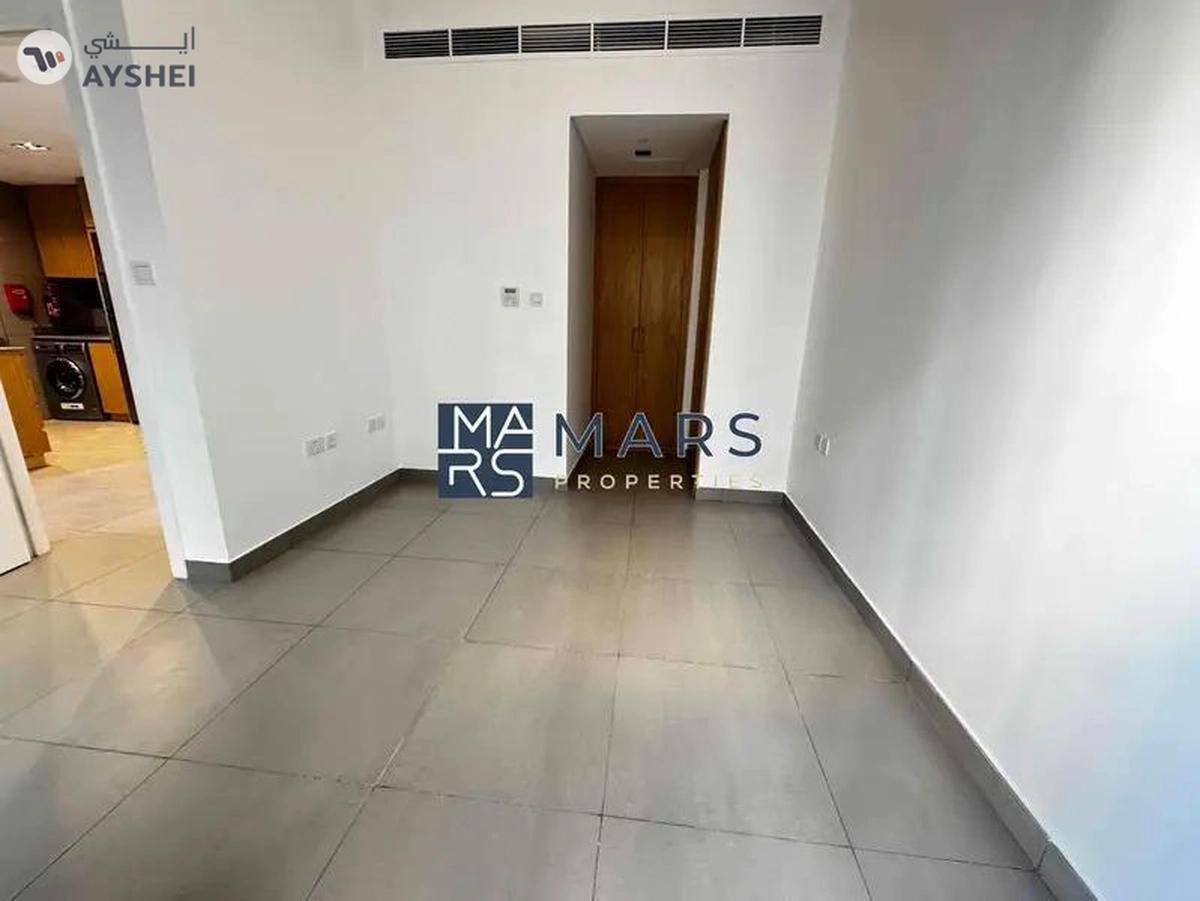 Spacious one bedroom with balcony in a modern community-13-13