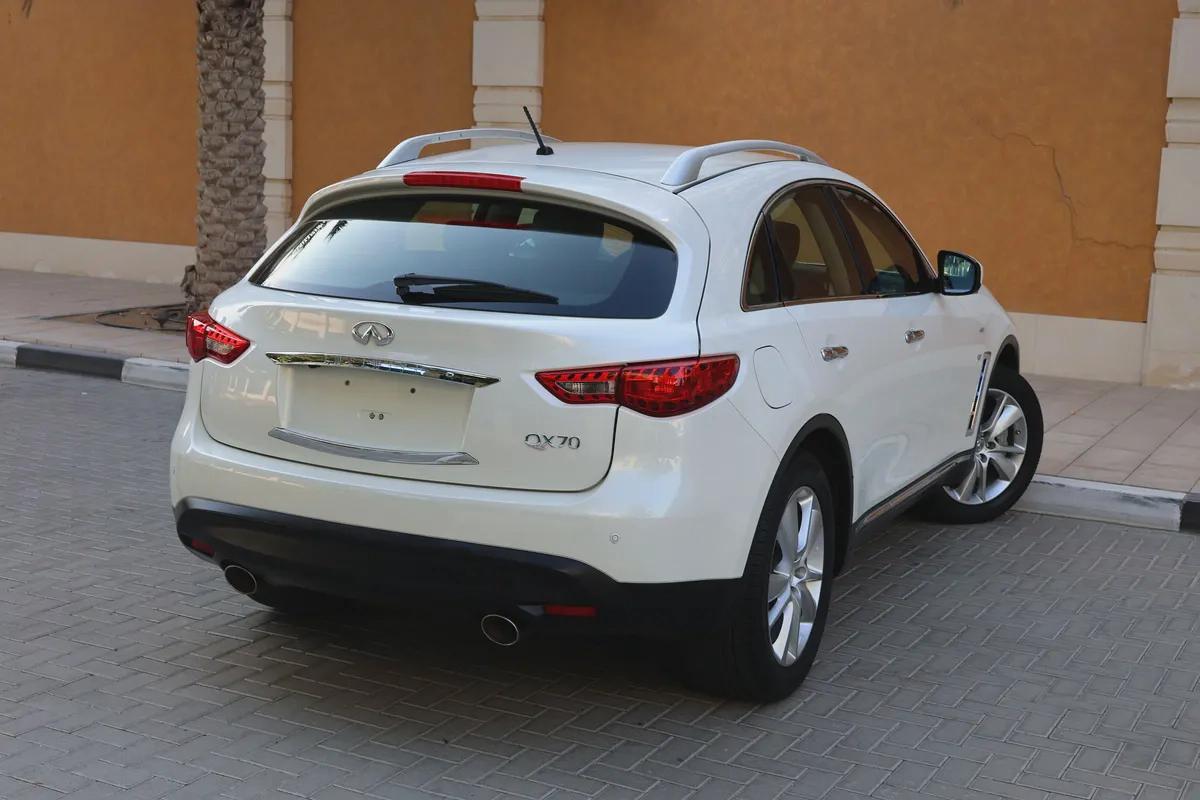 INFINITI QX70 LUXURY 3.7L V6 - GCC SPECS - ORIGINAL PAINT - UNDER WARRANTY - ACCIDENT FREE --5-5