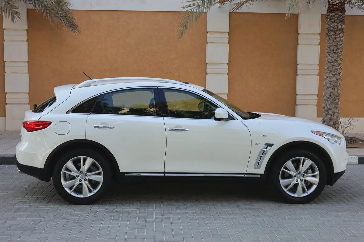 INFINITI QX70 LUXURY 3.7L V6 - GCC SPECS - ORIGINAL PAINT - UNDER WARRANTY - ACCIDENT FREE --8-8