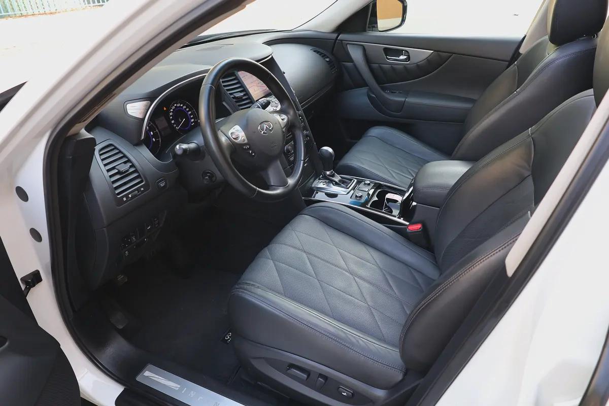 INFINITI QX70 LUXURY 3.7L V6 - GCC SPECS - ORIGINAL PAINT - UNDER WARRANTY - ACCIDENT FREE --11-11