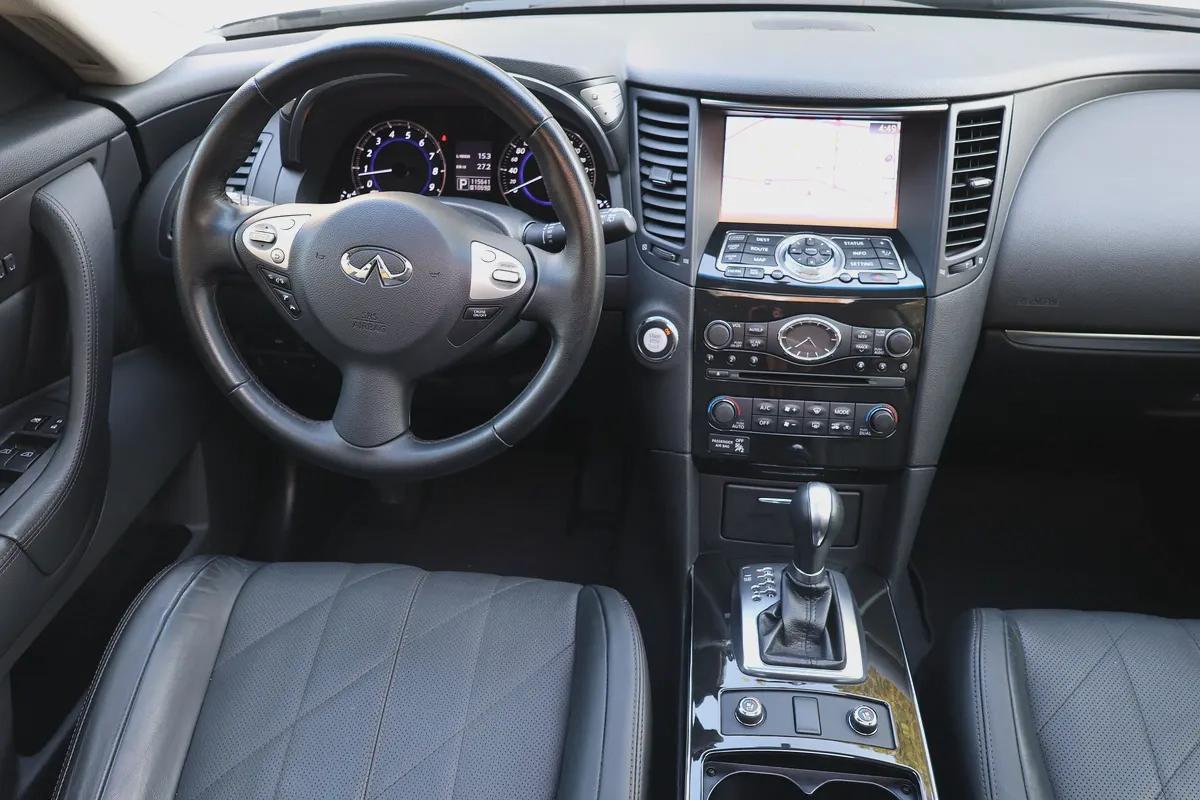 INFINITI QX70 LUXURY 3.7L V6 - GCC SPECS - ORIGINAL PAINT - UNDER WARRANTY - ACCIDENT FREE --13-13