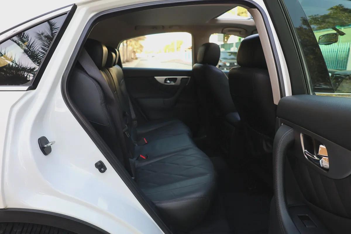 INFINITI QX70 LUXURY 3.7L V6 - GCC SPECS - ORIGINAL PAINT - UNDER WARRANTY - ACCIDENT FREE --19-19