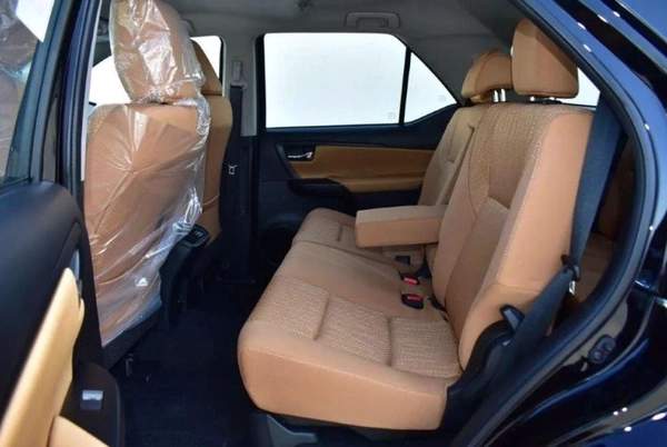 Toyota Fortuner FORTUNER SR5 2.7L V4 PTR 7SET