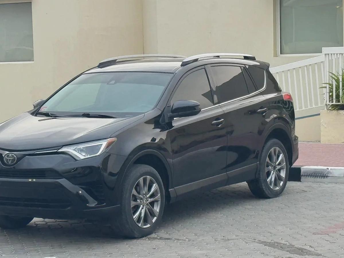 Toyota Rav 4 LE 2018, Canadian Specs - Reliable and Fuel Efficient-1-1