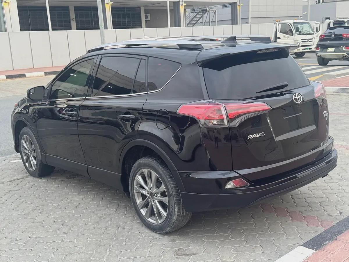 Toyota Rav 4 LE 2018, Canadian Specs - Reliable and Fuel Efficient-4-4