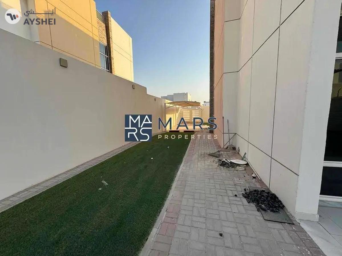 | Luxerious 4 Bedroom Villa | Big Garden | Prime Location |-28-28