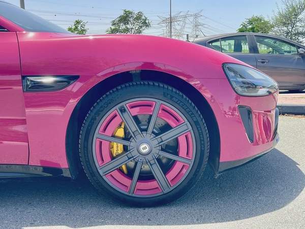 Xiaomi SU7 2025 in Magenta Pink - Chinese Specs