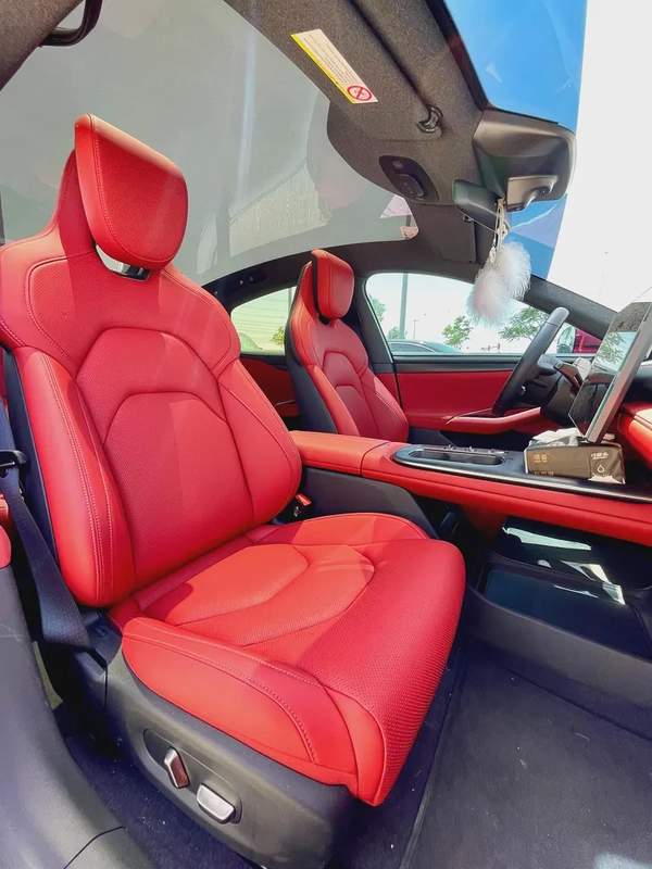 Xiaomi SU7 2025 in Magenta Pink - Chinese Specs