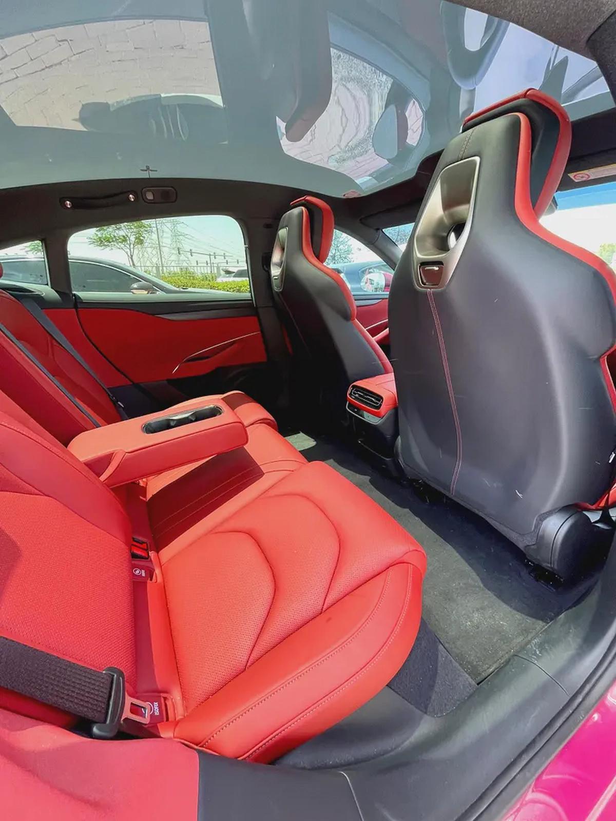 Xiaomi SU7 2025 in Magenta Pink - Chinese Specs-12-12