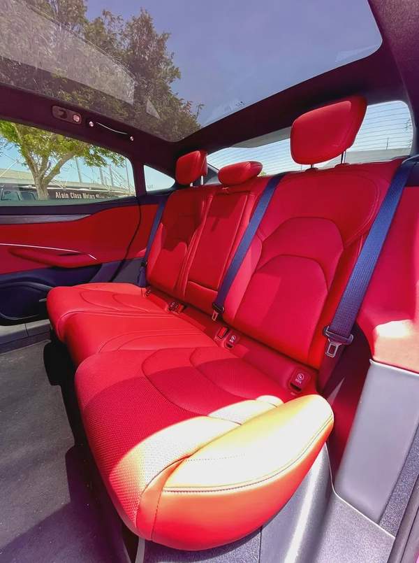 Xiaomi SU7 2025 in Magenta Pink - Chinese Specs