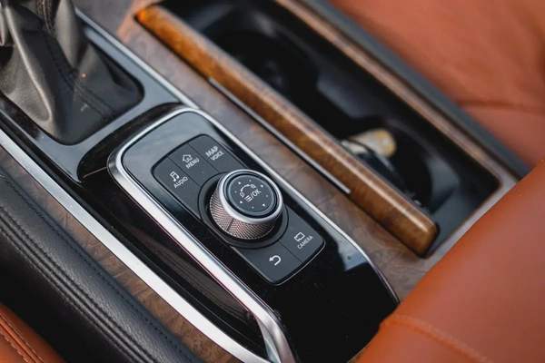 Nissan armada platinum 2021