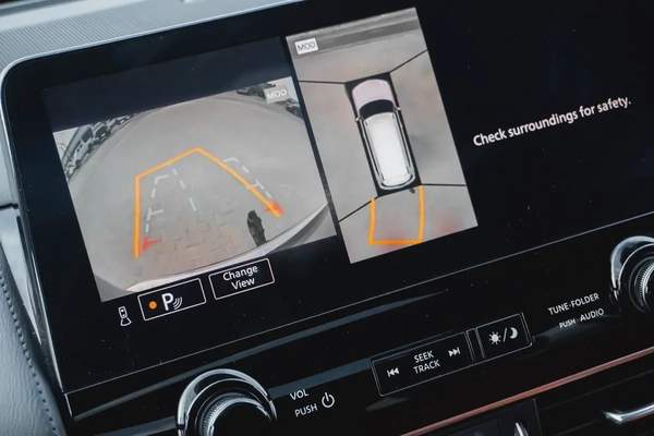 Nissan armada platinum 2021