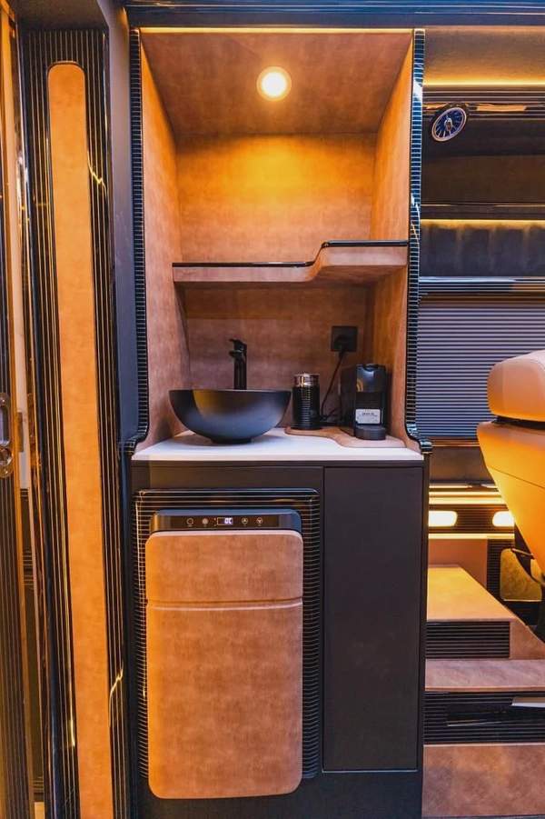 Mercedes Benz Sprinter D516 GCC zero km