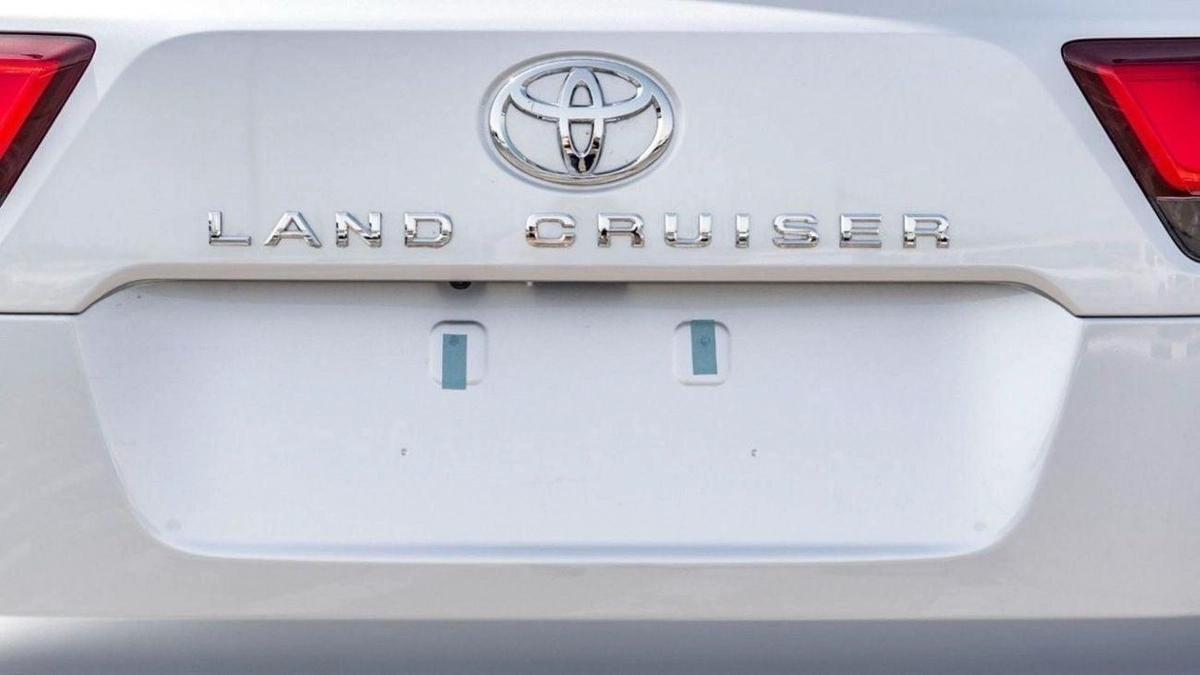 Toyota Land Cruiser VX 3.3L-8-8