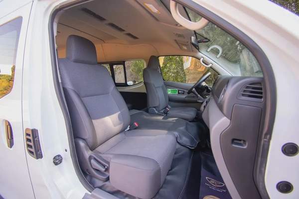 High-Roof 13-Seater Passenger Van | Manual | GCC Specs | Ref#N67836