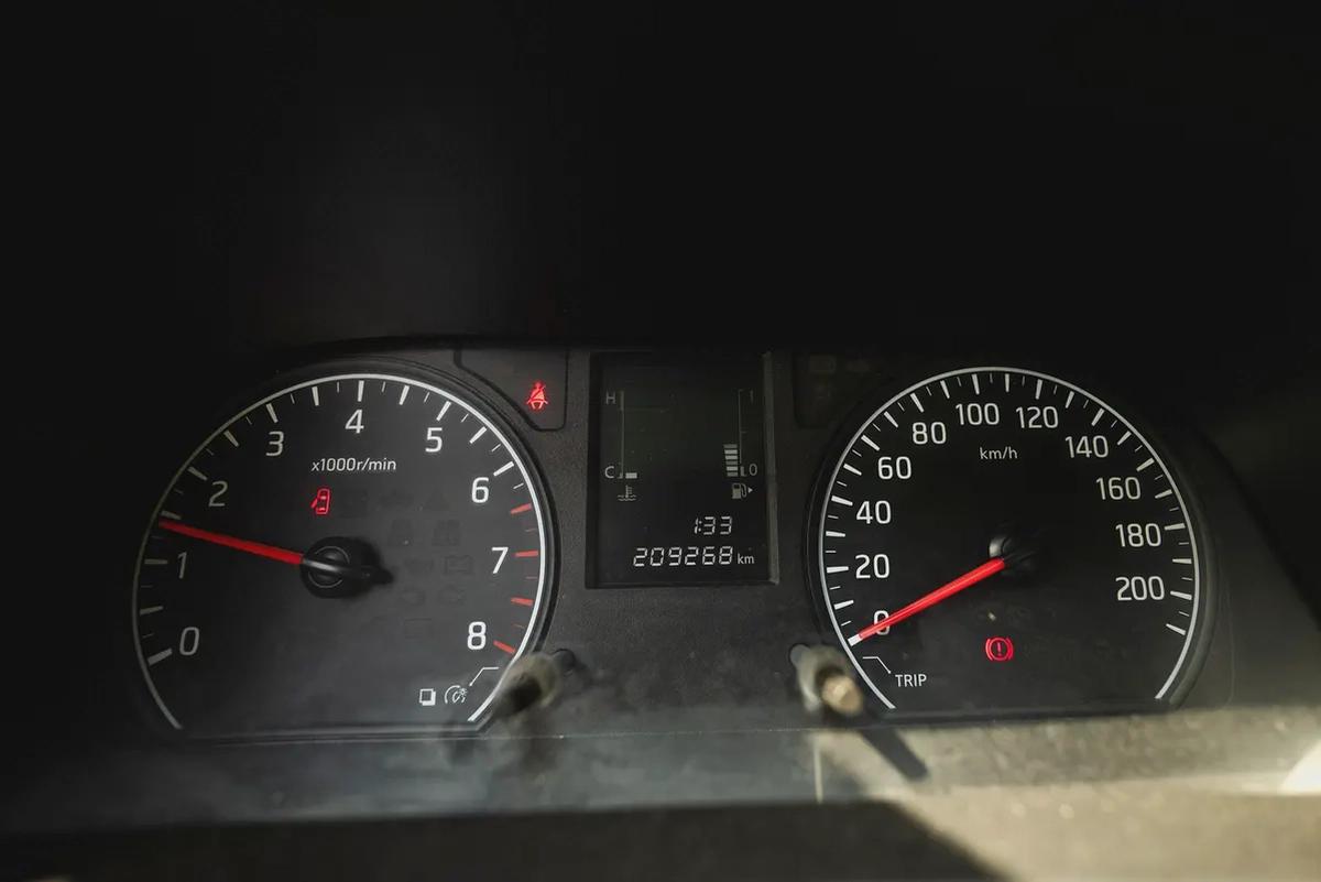 High-Roof 13-Seater Passenger Van | Manual | GCC Specs | Ref#N67836-13-13