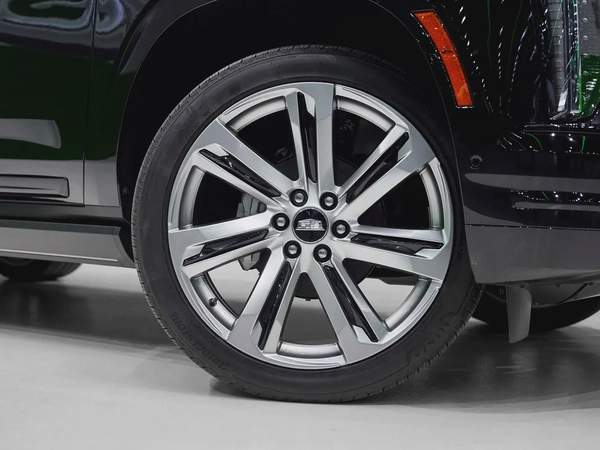 3 YEARS FREE SERVICE - WARRANTY, BRAND NEW SPORT PLATINUM ( THE HIGHEST SPEC ) ESCALADE