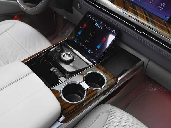3 YEARS FREE SERVICE - WARRANTY, BRAND NEW SPORT PLATINUM ( THE HIGHEST SPEC ) ESCALADE