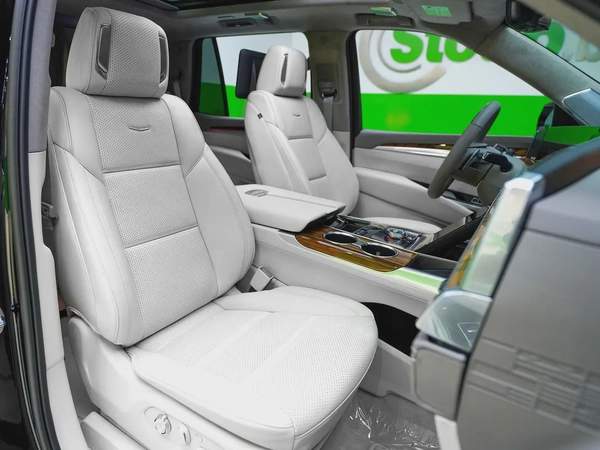 3 YEARS FREE SERVICE - WARRANTY, BRAND NEW SPORT PLATINUM ( THE HIGHEST SPEC ) ESCALADE